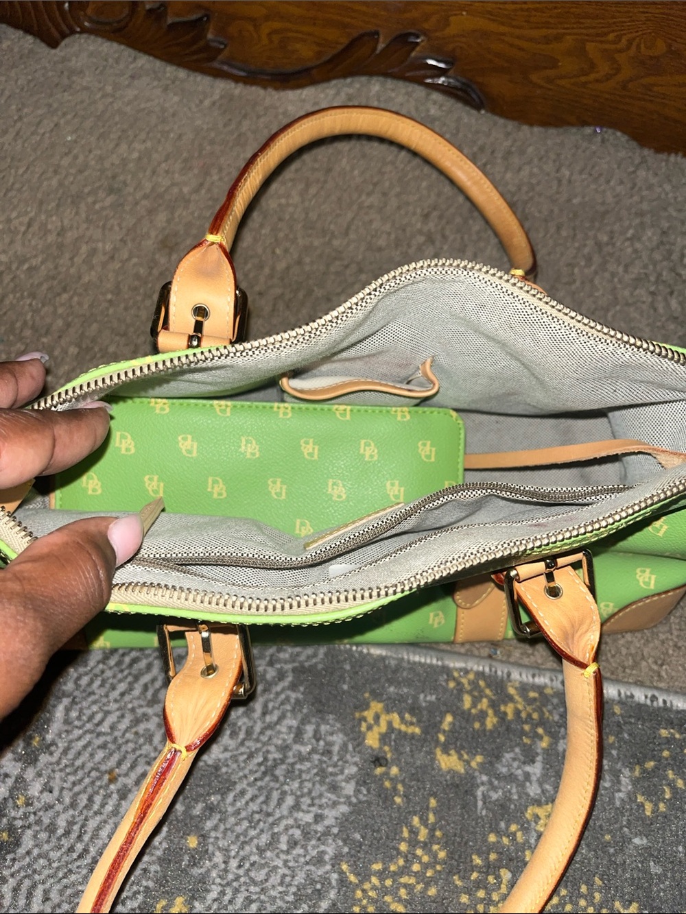 Vintage Dooney & Bourke Green Tote with Tan Trim - Picture 3 of 4